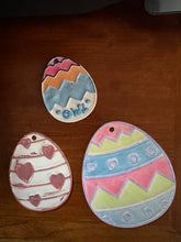 Load image into Gallery viewer, DIY colorable or paintable 3D printed Easter keychains
